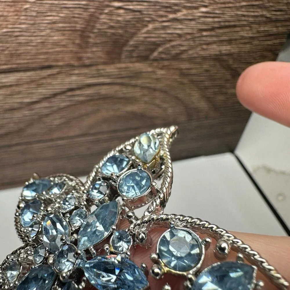Star Fire Sarah Coventry Rhinestone Brooch Pin Silver Tone & Blue Vintage 1960s - Image 4