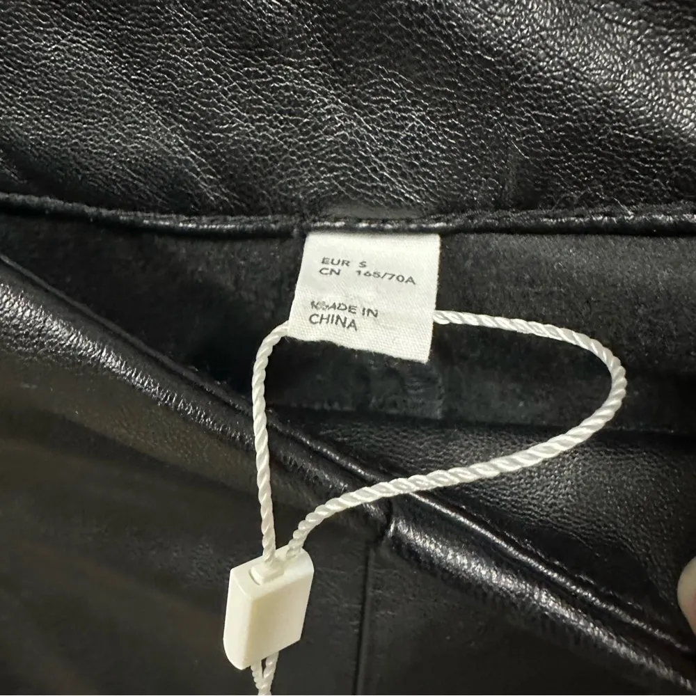 Cheap Monday Black Faux Leather Double Hook Zipper Front Crop Pants Womens Small - Image 12