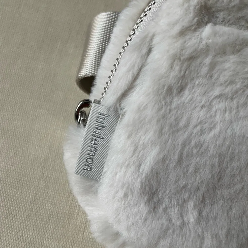 Everywhere Belt Bag Plush Fleece - Bone/Silver - Image 3