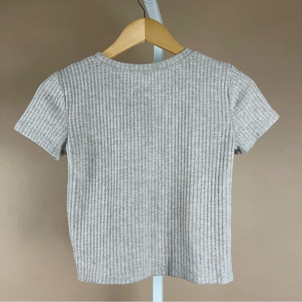Hollister XS Y2K Waffle Knit Neutral Oatmeal Logo Crop Top Minimalist Beach Boho - Image 2