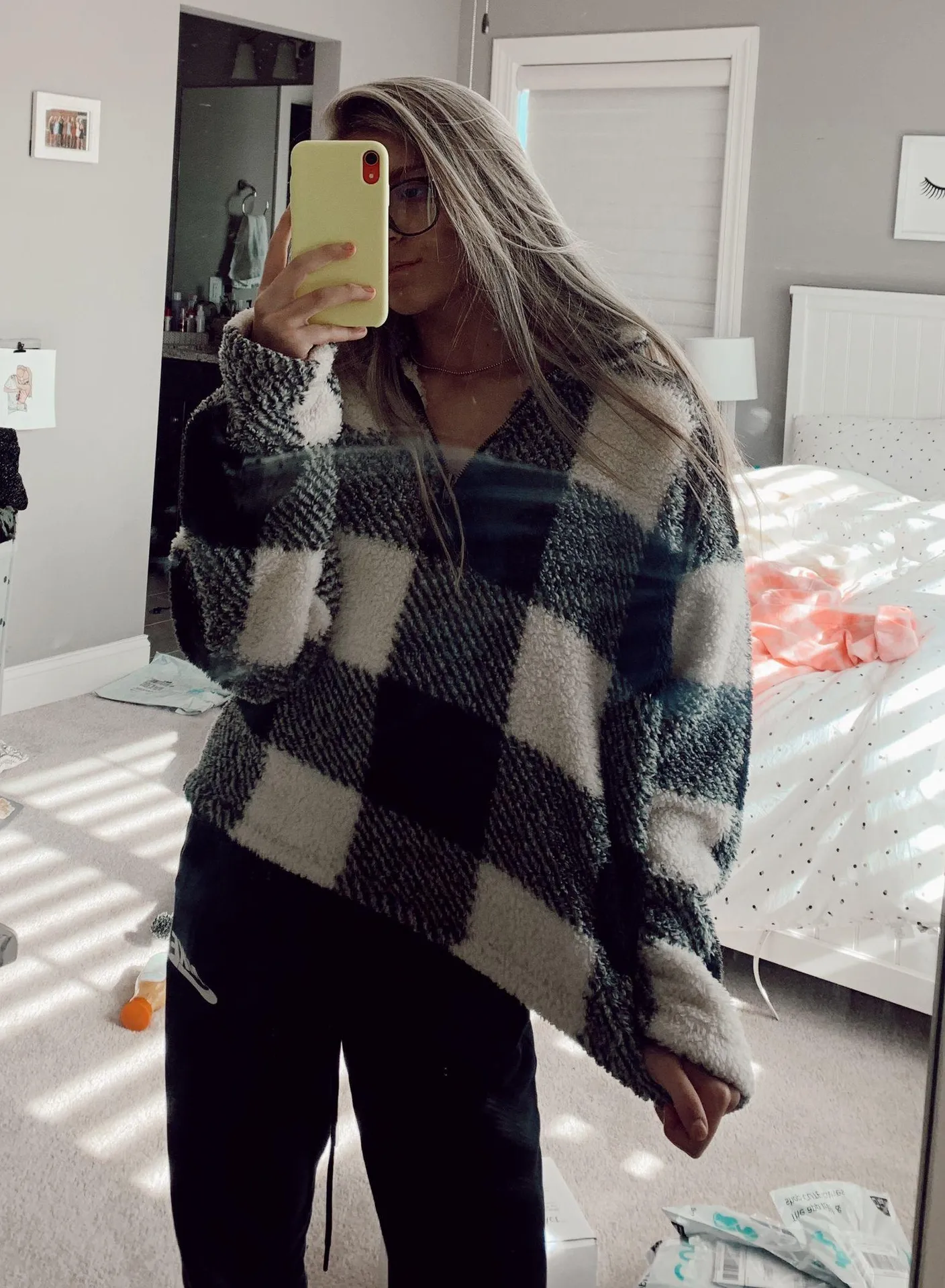 Francesca's FLUFFY SHERPA CROPPED SWEATER - Image 3