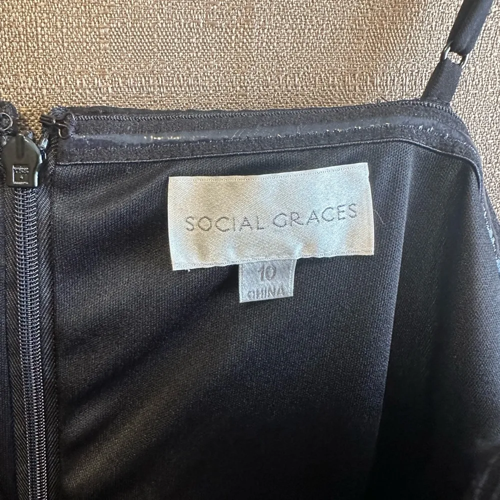 NWT Social Graces Floral Off Shoulder Layered Ruffle and Fishtail Dress Size 10 Black - Image 4