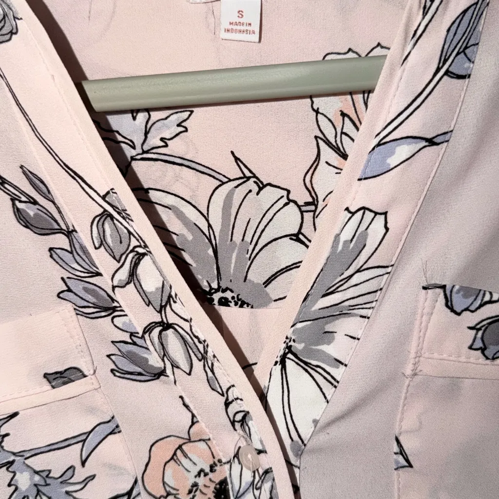 Candies Floral Blouse in Blush Pink and Black Floral patterns size small - Image 2