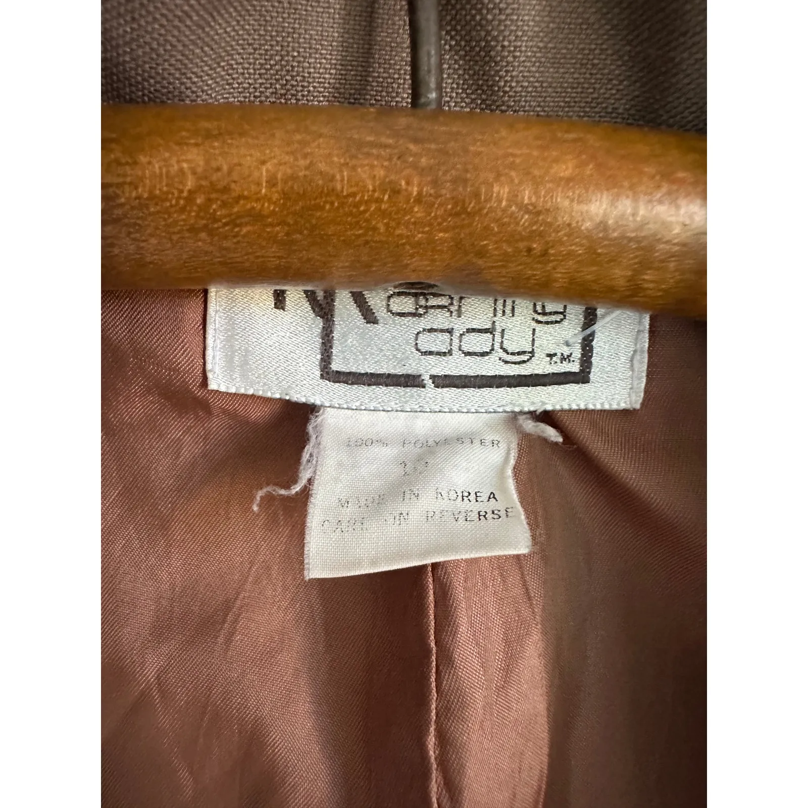 Vintage Womens Cropped Blazer Taupe Size Medium Structured Shoulders Classic Brown - Image 3