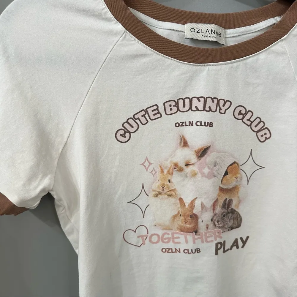 Ozlana Australia Baby Tee Cute Bunny Club Graphic Shirt Size Medium White - Image 3