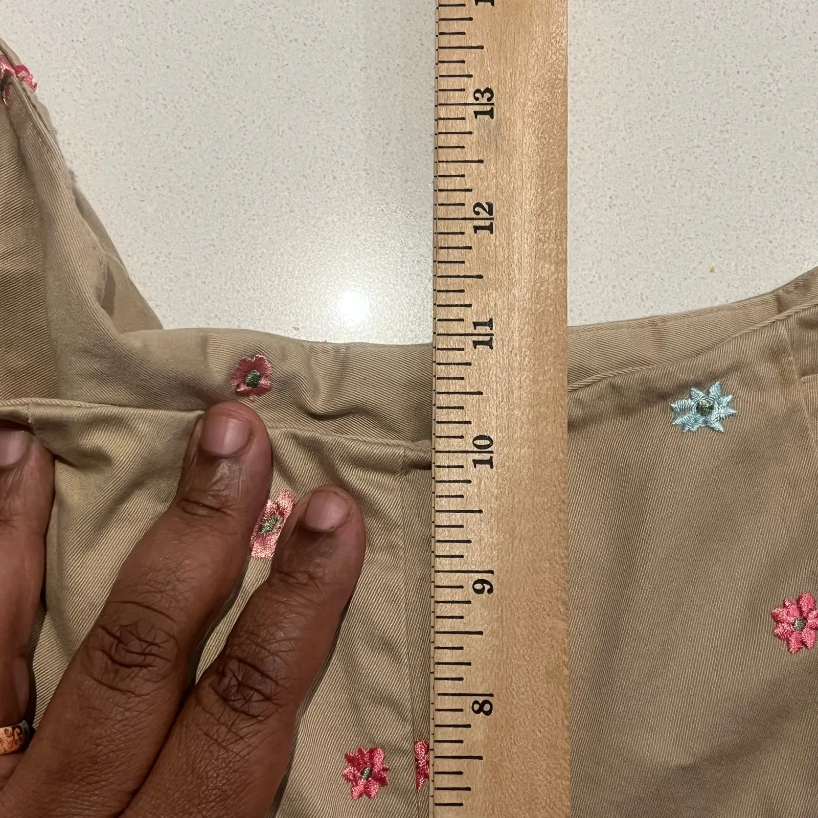 Liz Claiborne Women 12 Tan Colorful‎ embroidered Flowers Lined Carpi Pants Y2K - Image 6