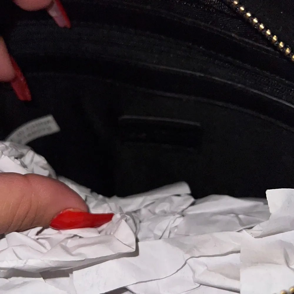 New BEARPAW Women's Faux Suede Shearling‎ Trim Crossbody Camera Handbag - Image 8