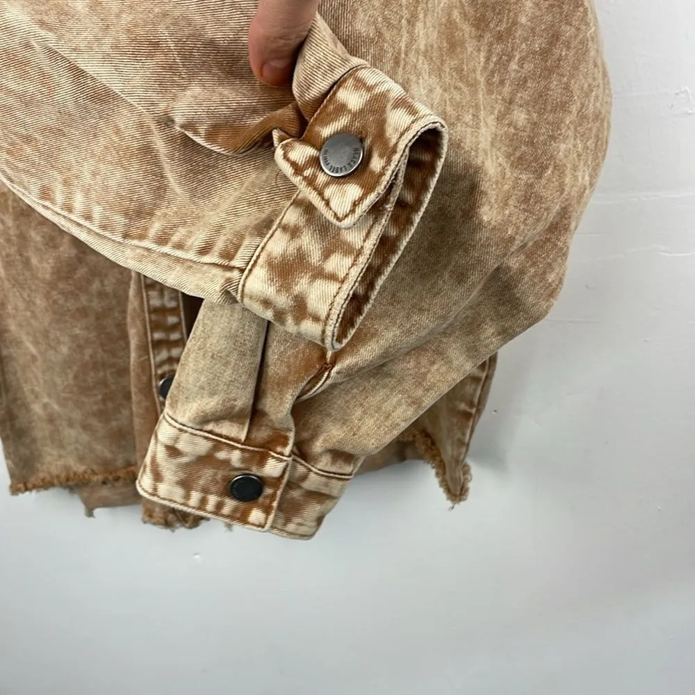 Black Label by CEST TOI Denim Button Down Acid Wash SHACKET Frayed Hem Medium - Image 8