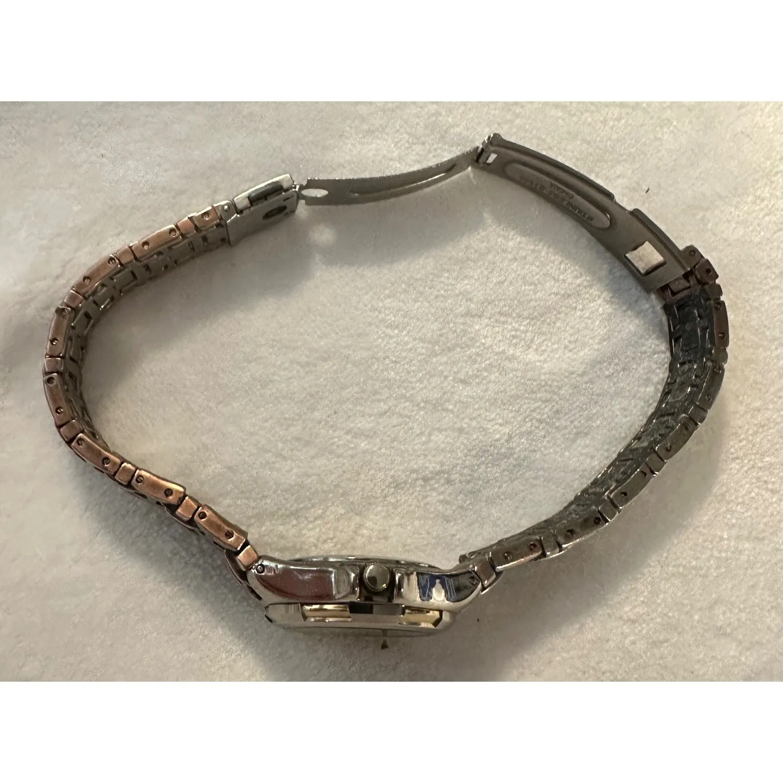 Luxe  Swiss Quartz Women's Silver Tone‎ Analog Watch Elegant Timepiece - Image 3