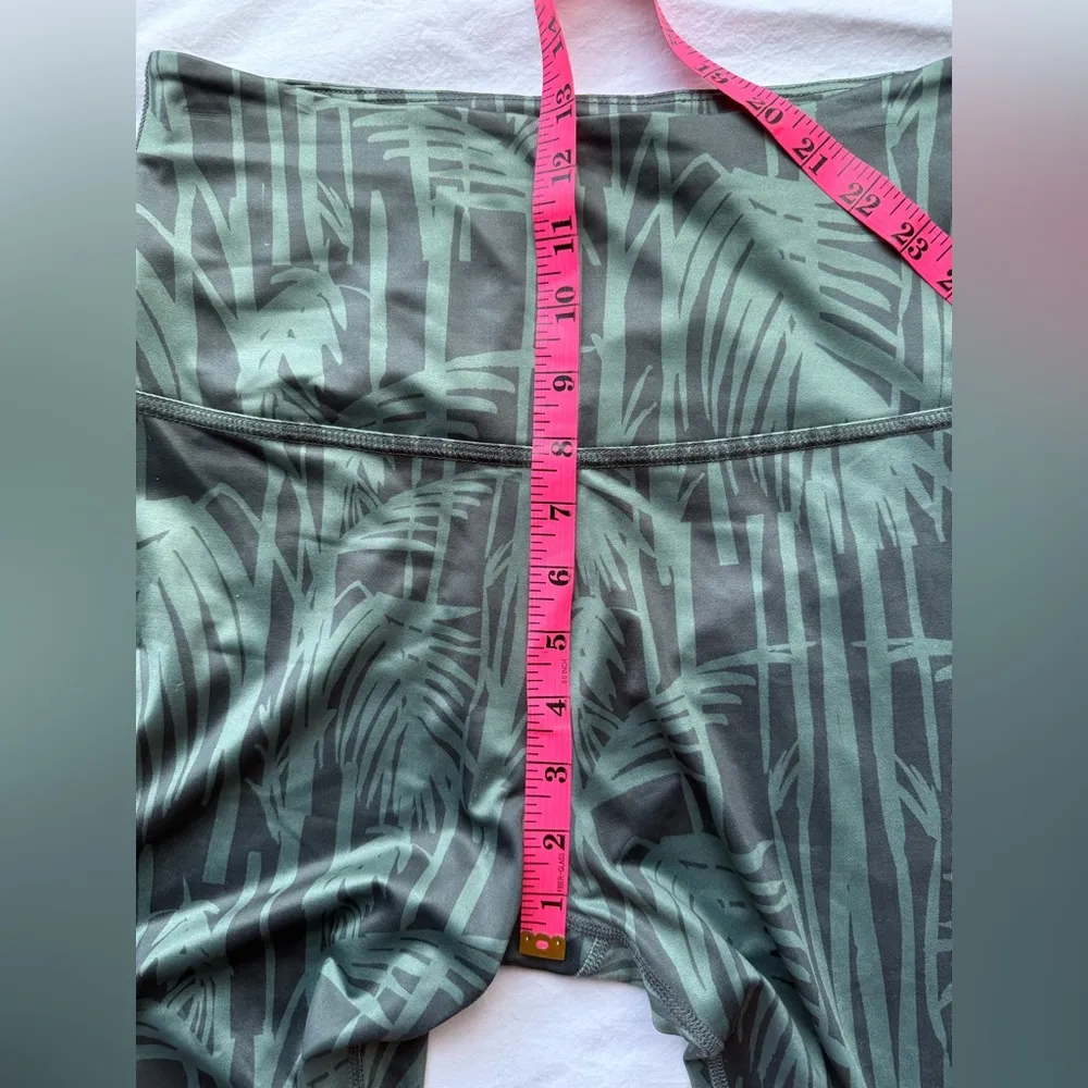 Beyond Yoga  High Waisted Green Bamboo Fields Cropped Leggings - Image 11