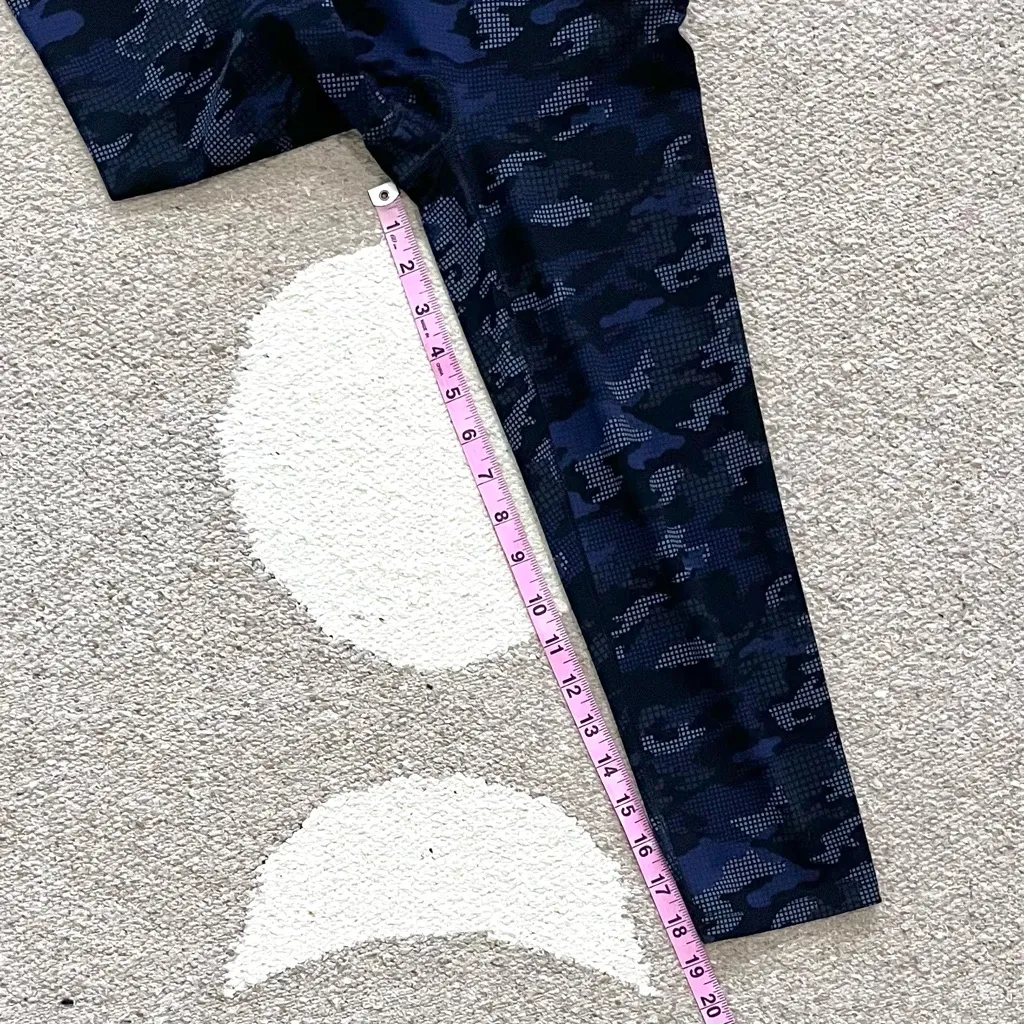Spanx Active Booty Boost Blue Black Camo Print Cropped Compression Leggings XS - Image 7