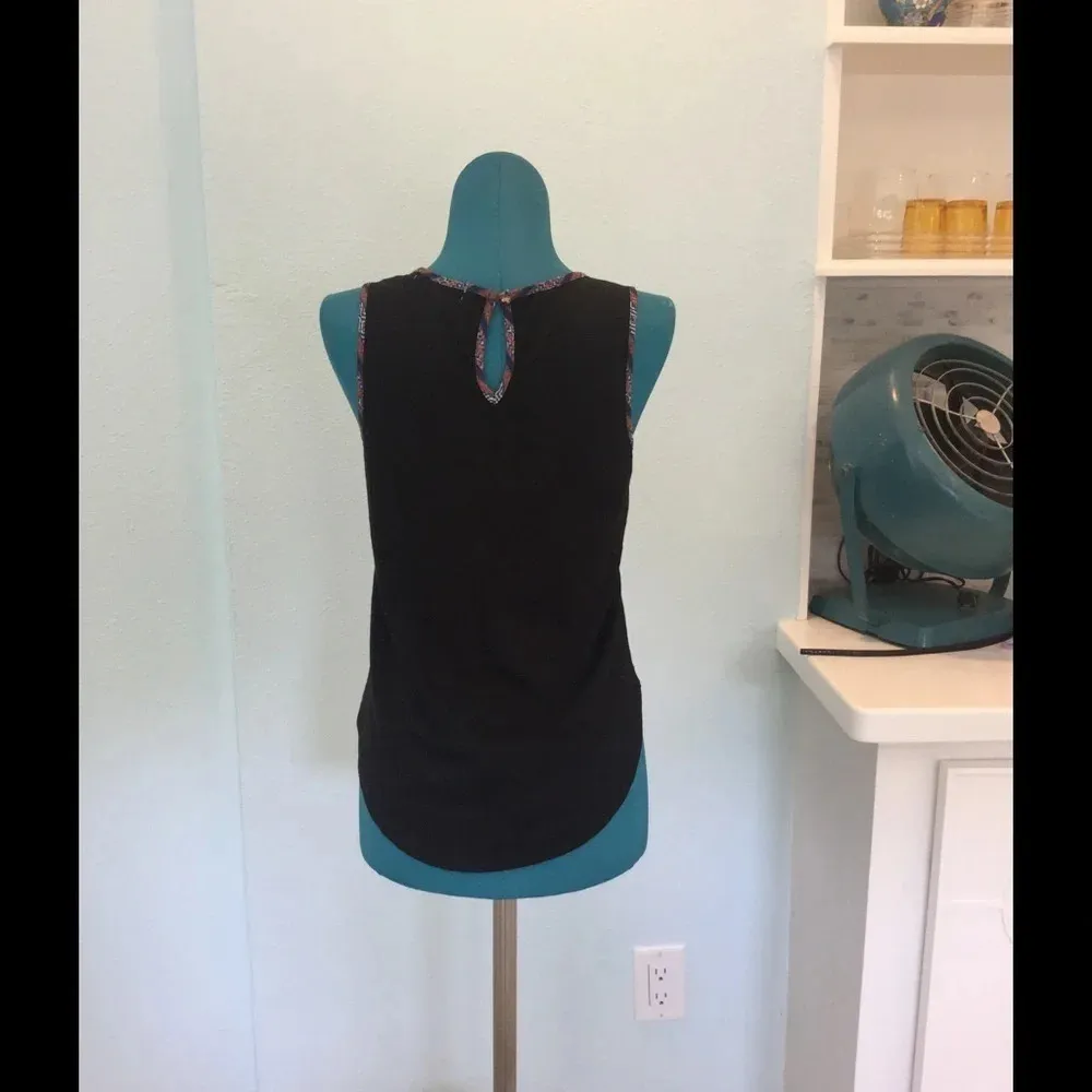 Chloe K Beaded Tank Top Size Small EUC - Image 3