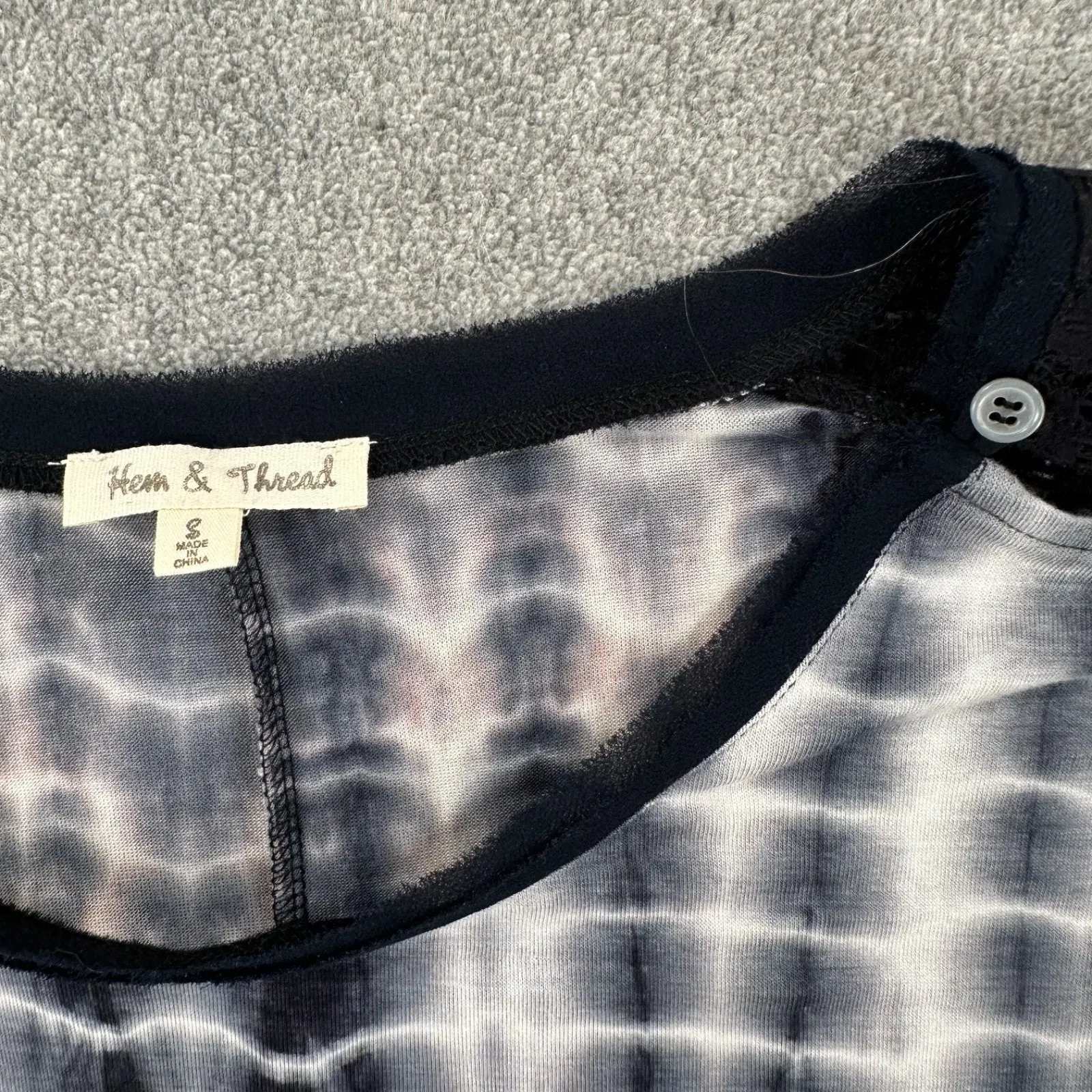 Hem & Thread Tie Dye Lace Cutout Top Women's Small Navy Blue Button 3/4 Sleeve - Image 3