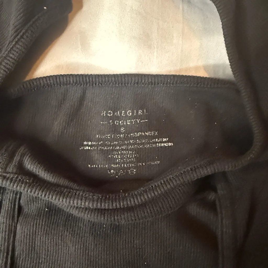 Elegant Black Square Neck Crop Top - Image 2