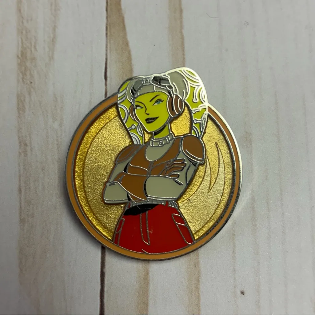 Star Wars Women Of The Galaxy Set of 2 Pins Princess Leia Organa & Hera Syndulla - Image 2