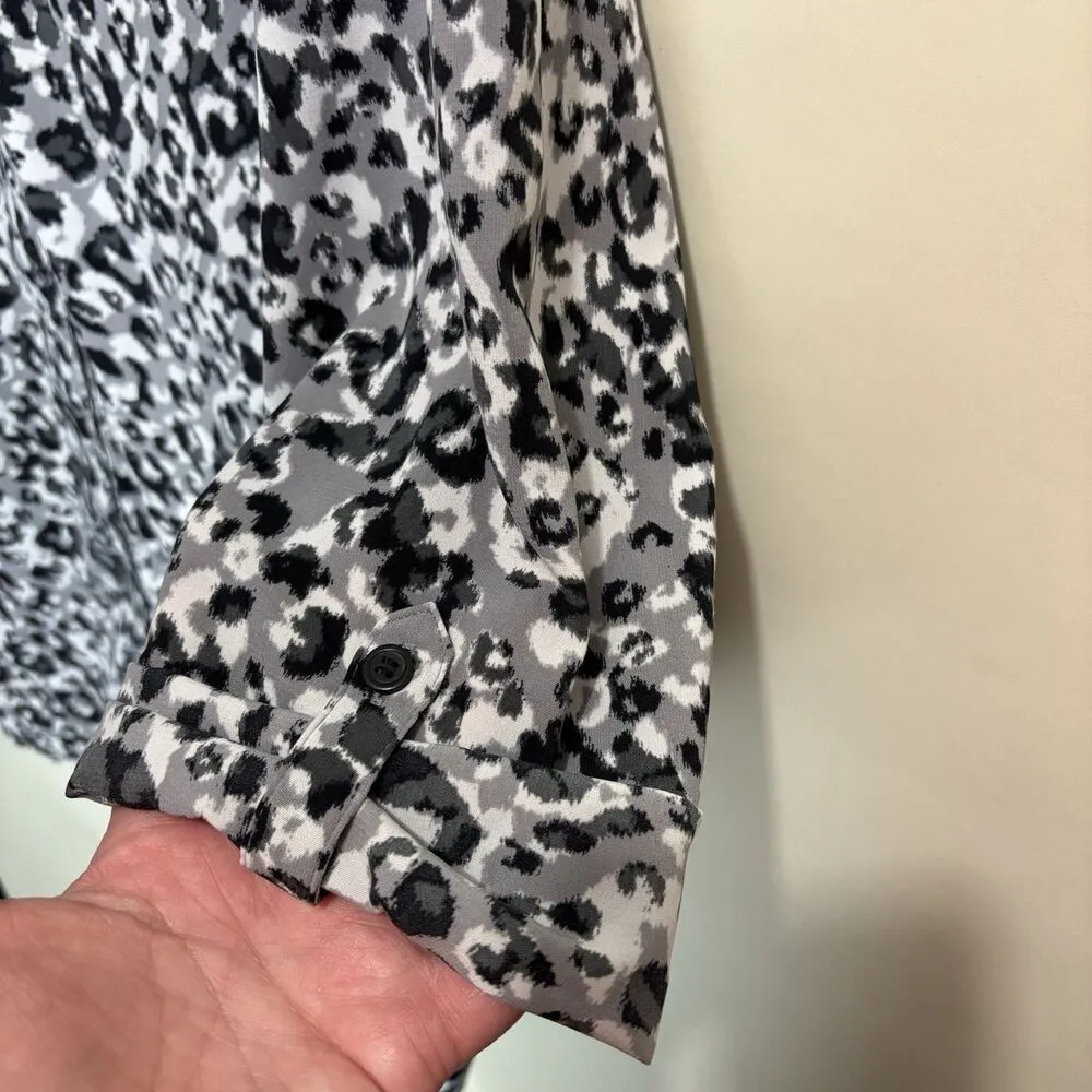 Catherines Woman Animal Print Blouse 2X Black Gray Button Up VNeck Roll Tab Slv - Image 4