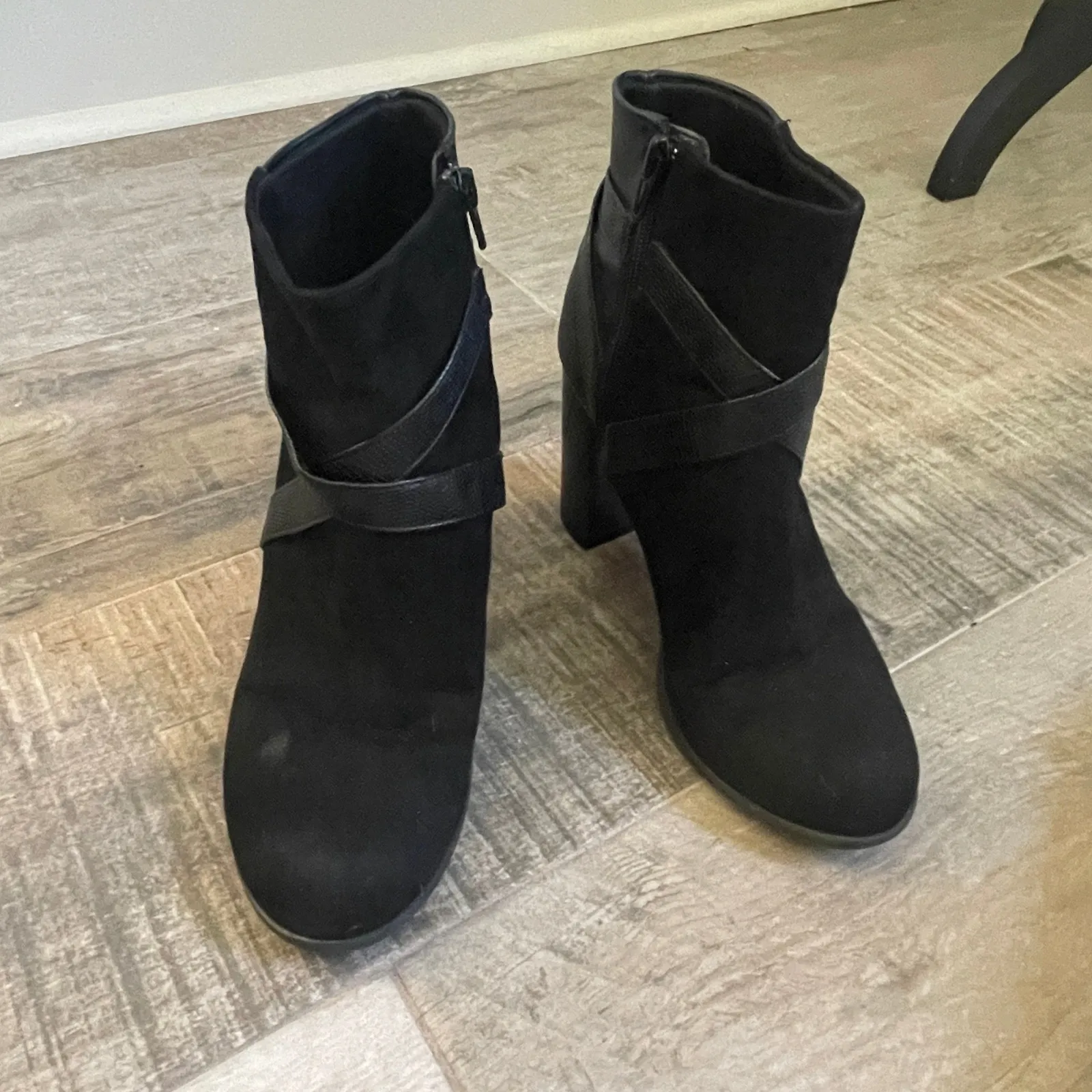 Christian Siriano Block‎ Heel Ankle Boots Size 8.5 Black Buckle Moto Trendy Fall - Image 3