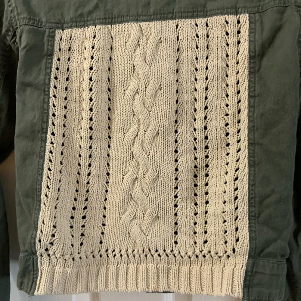 Sound & Matter Green Cropped Crochet Back Jacket - Image 9