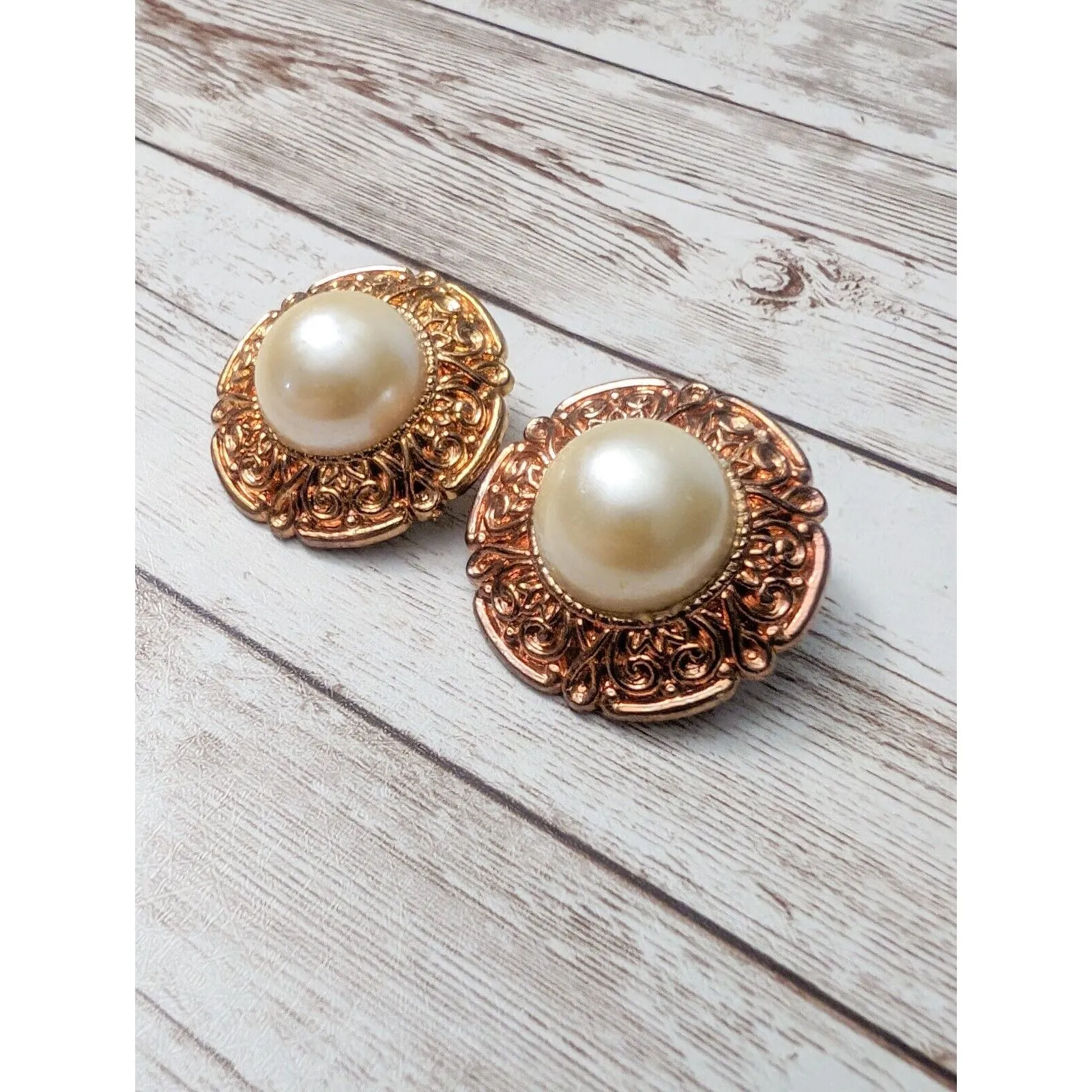 Vintage Clip On Earrings - Image 5