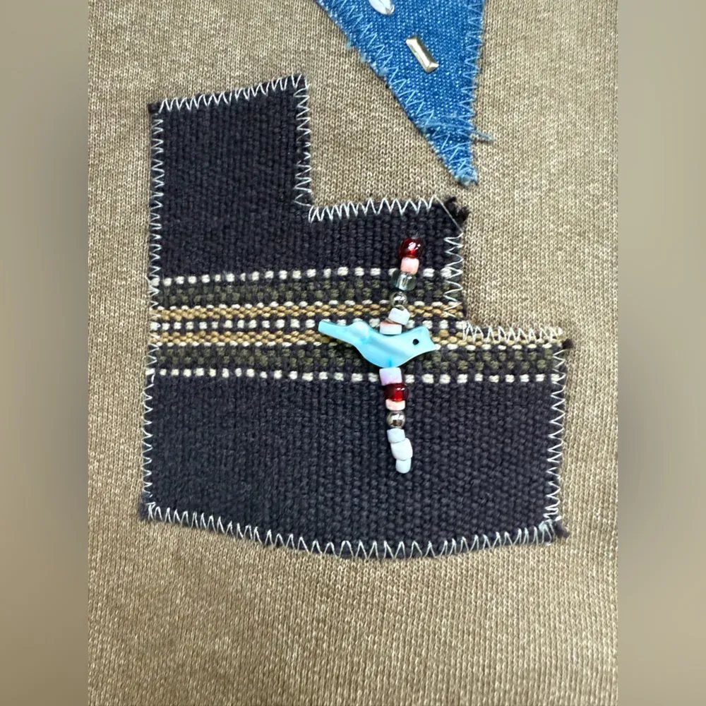 Vintage 90s Creative Coyote denim beaded appliqué button sweatshirt, size large Tan - Image 3