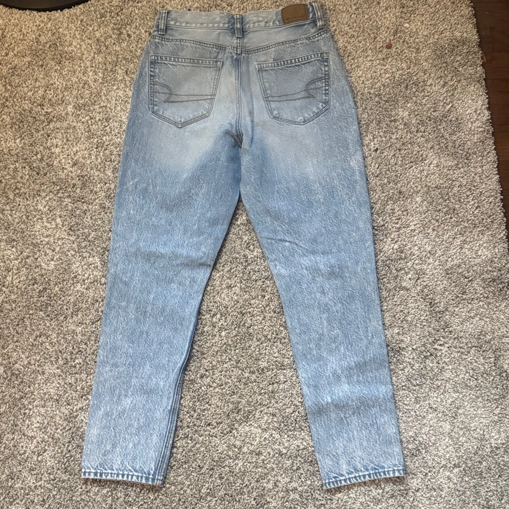 American Eagle Outfitters Light Blue High Rise Mom  Jeans Size 0 Short - Image 3