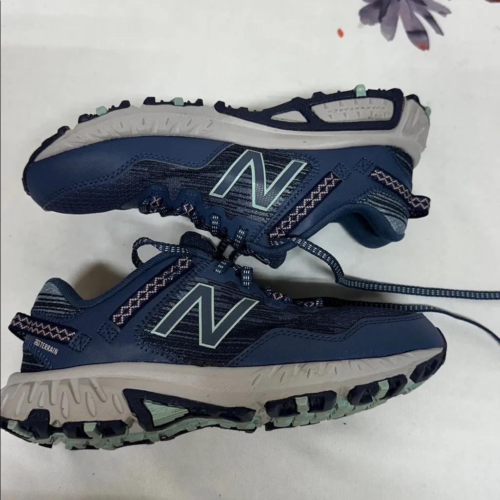 New Balance Women’s 410 V6 Trail Running Shoe Blue / Pink / Aqua Sz 7 - Image 2