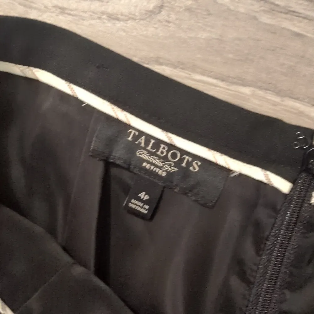 Talbots Petites Viscose Blend Pleated Pencil Skirt Size 4P - Image 2