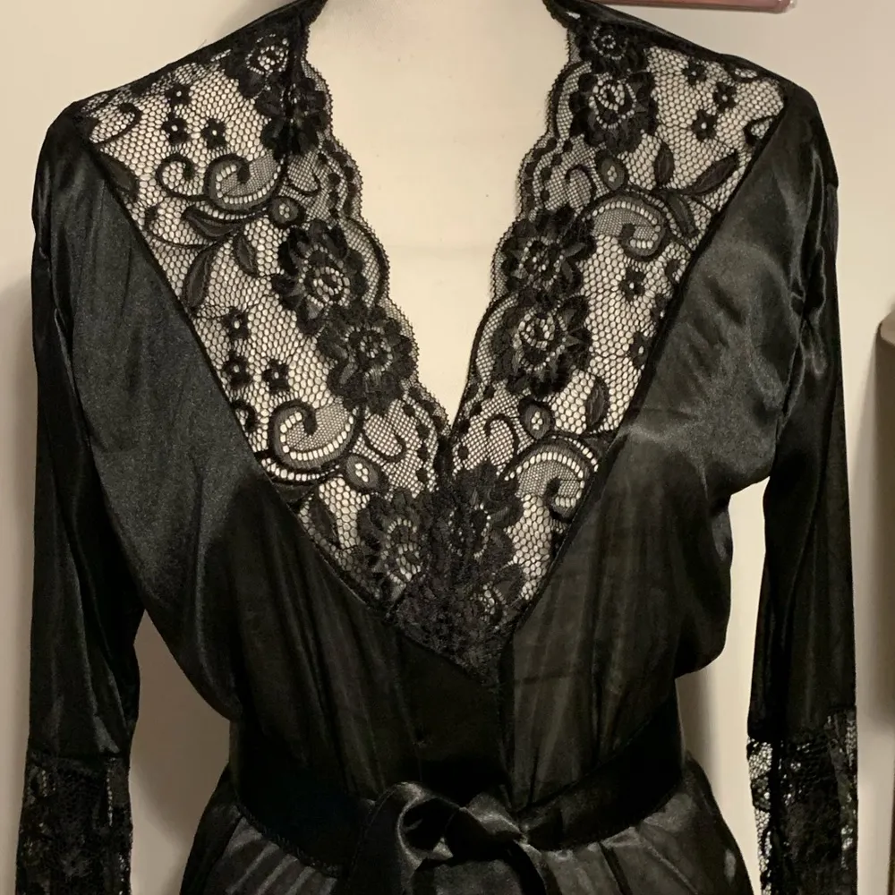 Black Lace Trim Robe Size M - Image 3
