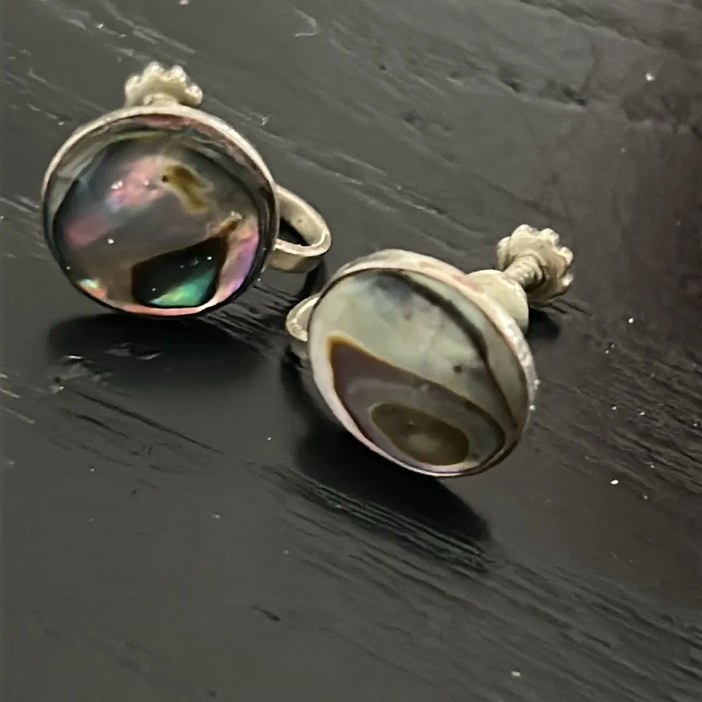 VIntage Signed Alpaca Mexico Sterling screwback earrings with mother of pearl Silver - Image 5