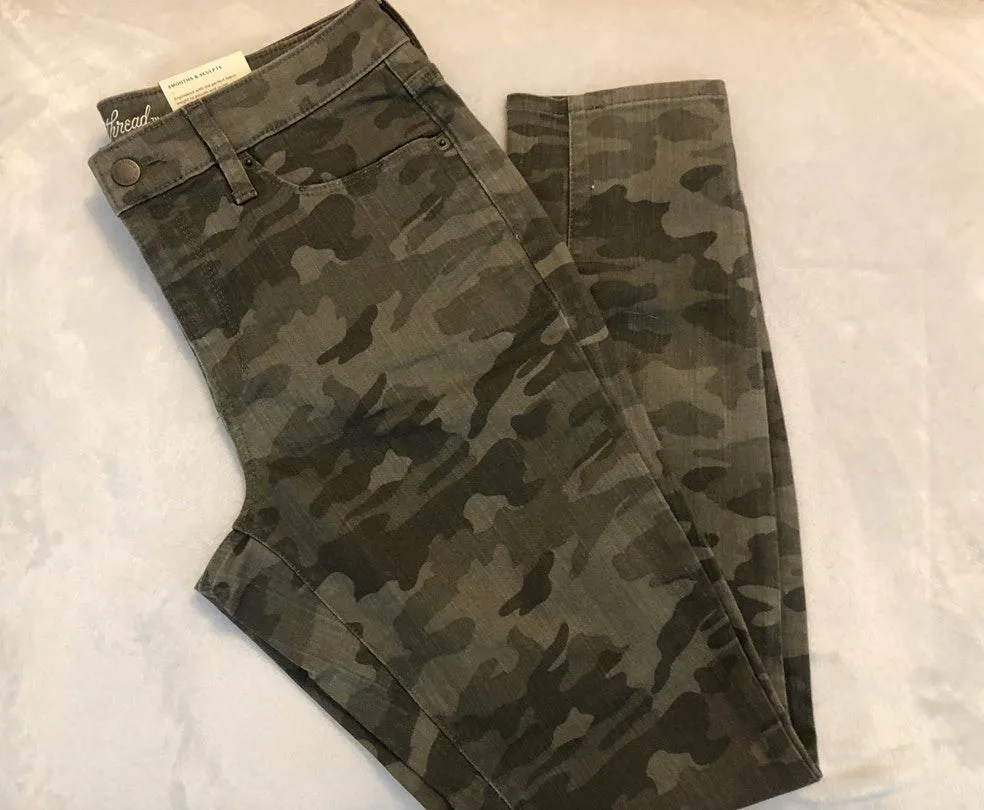 Universal Thread Camo Pants Size 30 - Image 2