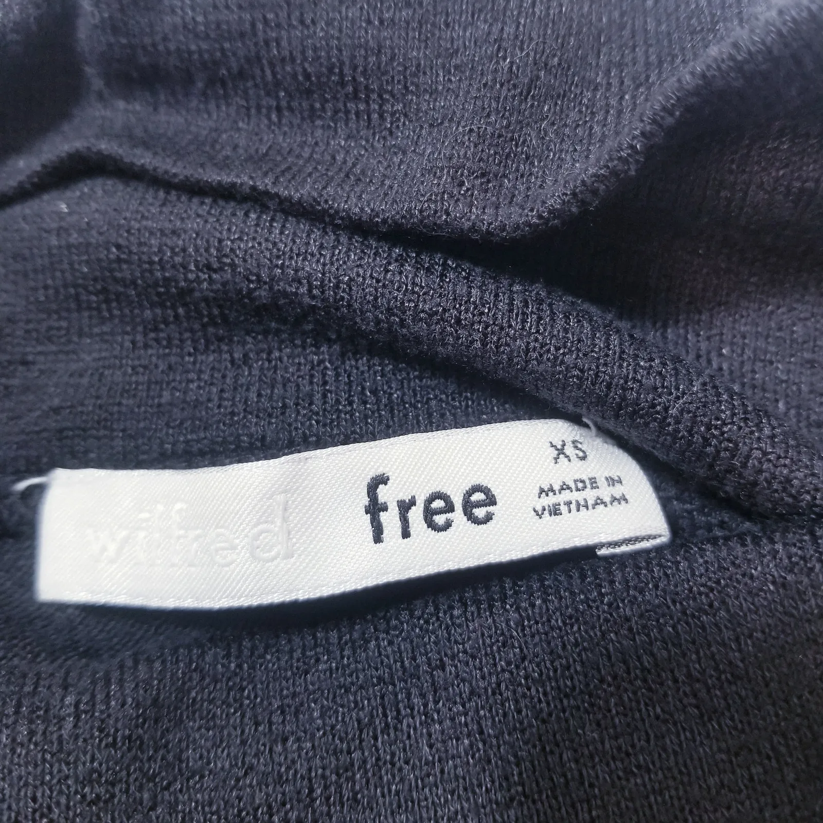 ARITZIA Wilfred Free Black Knit Turtle Neck Pullover Sweater Side Slits - Image 4