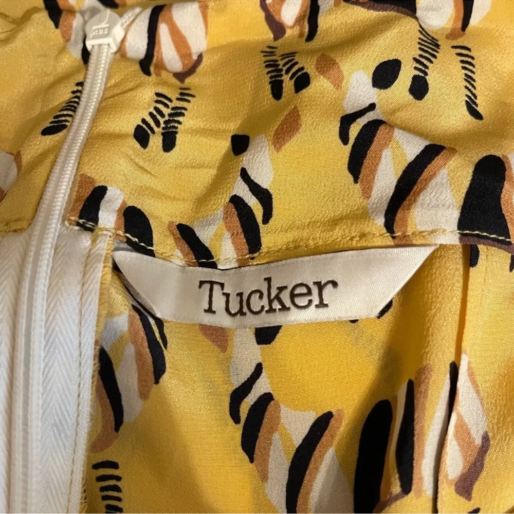 Tucker Yellow Giraffe Print Silk Joggers Size XS - Image 4