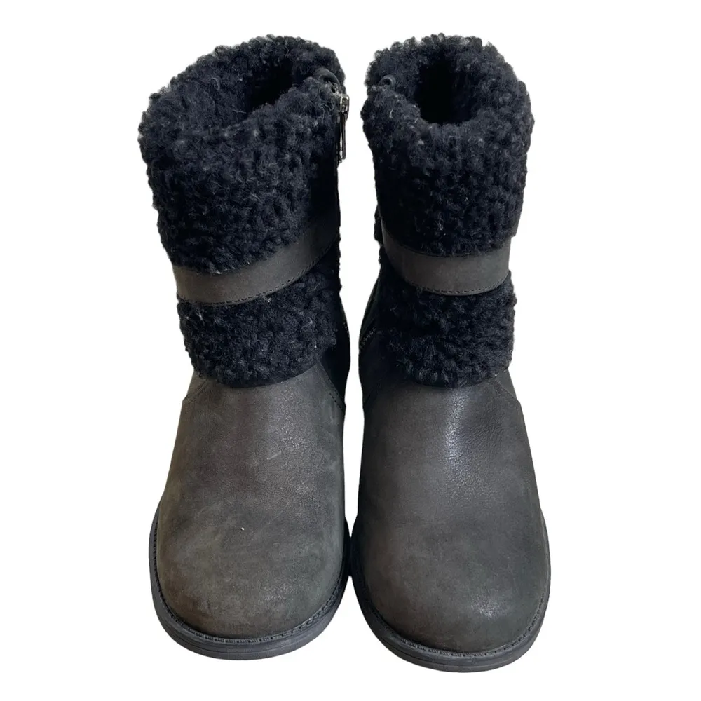 UGG Australia Women’s Blayre II Leather Sheepskin Boots Size 6 Buckle Waterproof - Image 3