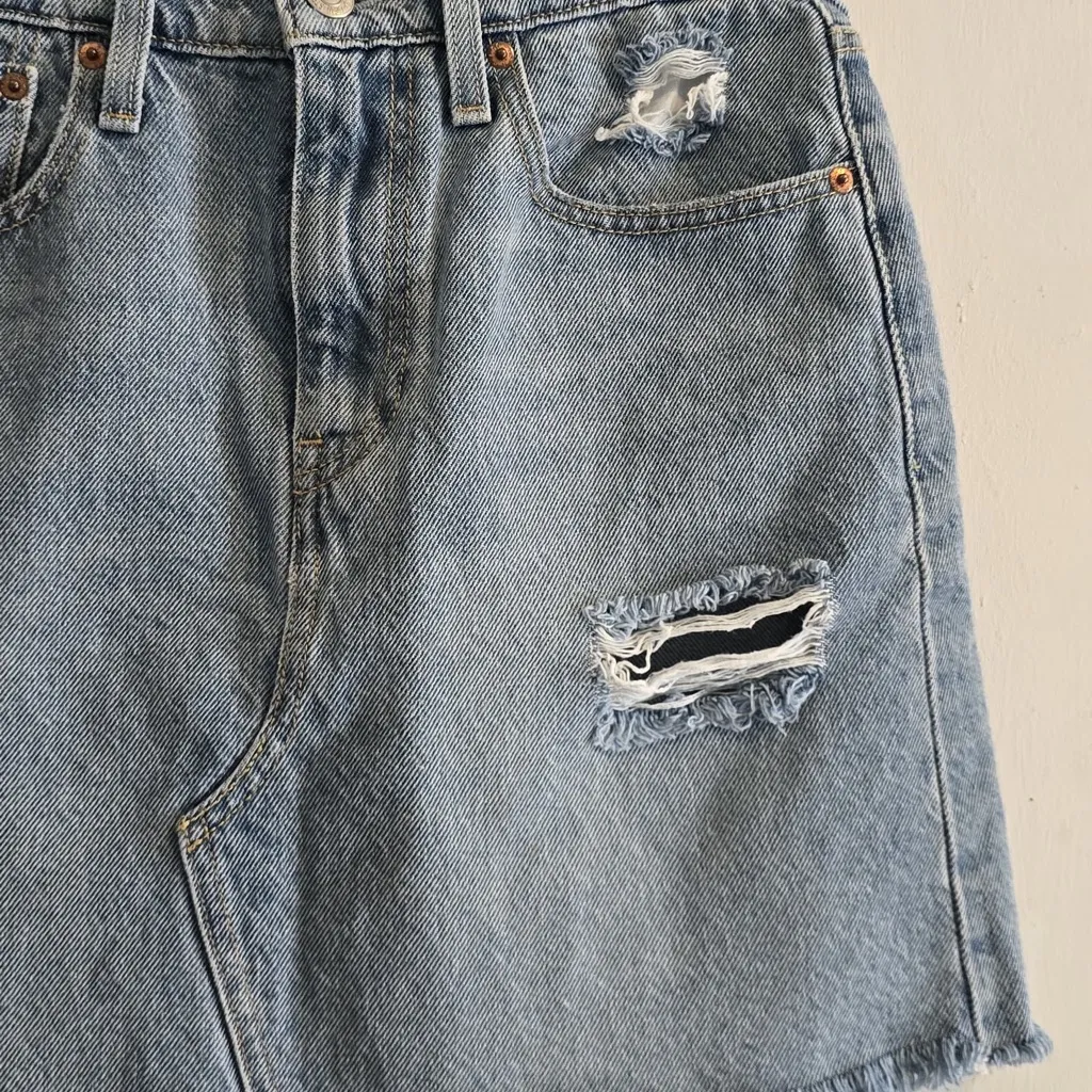 Levi's Light Blue Denim Jeans - Image 3