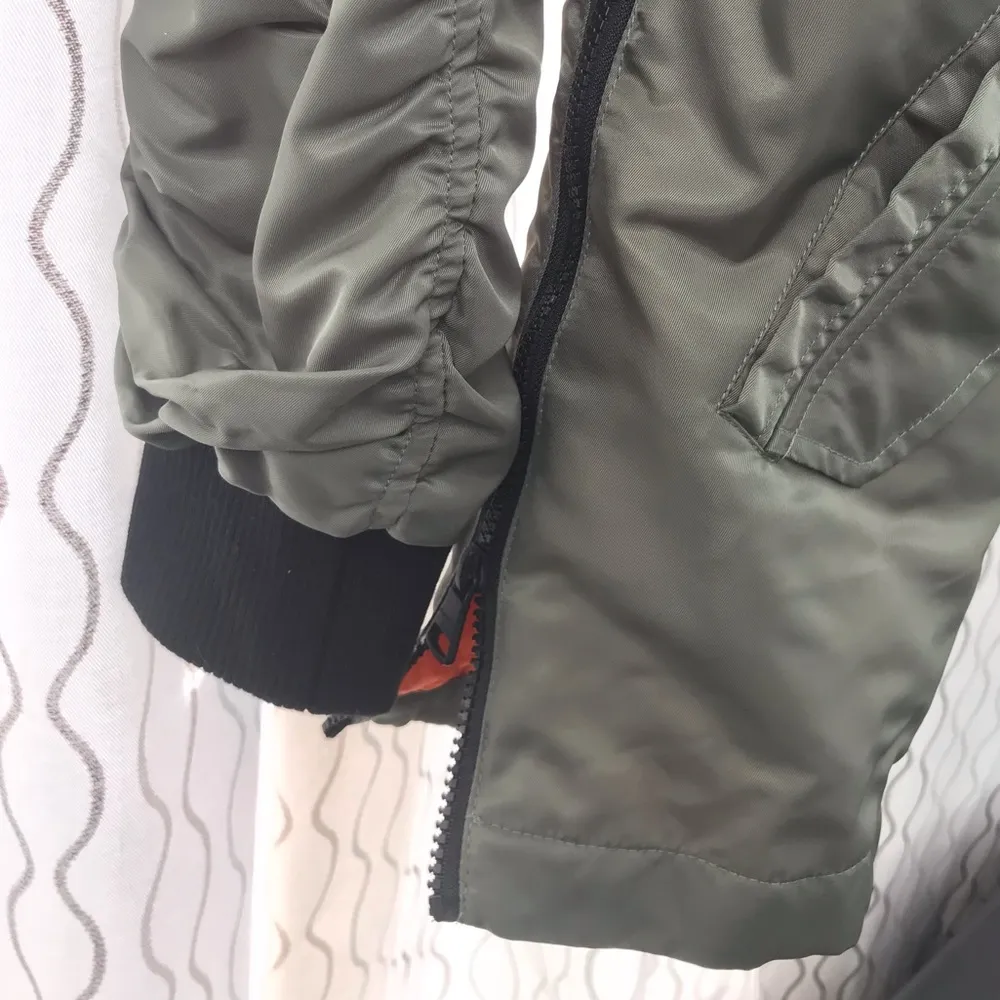 Madden Girl  Straight Bottom Bomber Jacket Large - Image 8