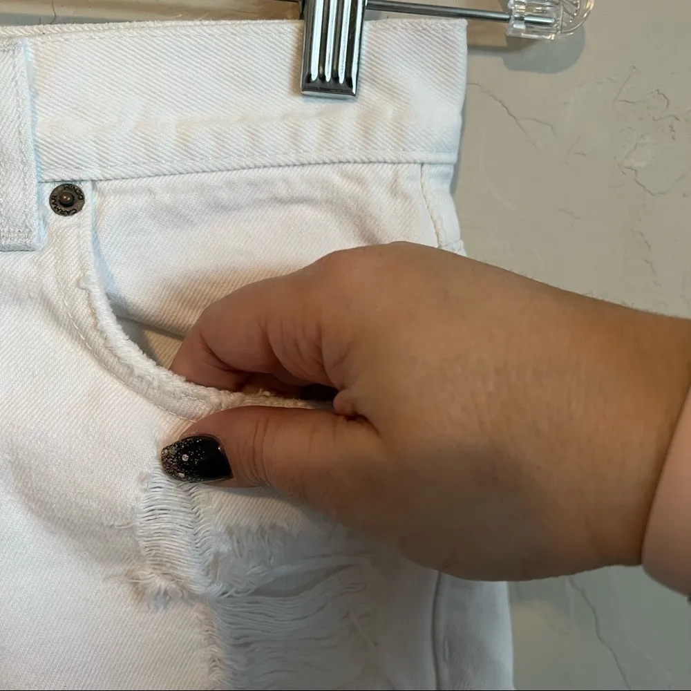 Carmar White Titania Viridine High Rise Distressed Denim Shorts Size 24 - Image 8