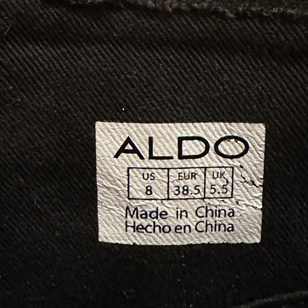 Black Vegan Leather Ankle Booties 3 Buckle Straps & Gold Hardware  Sz 8 - Image 9