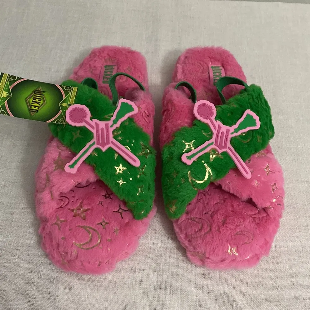 WICKED New! Women’s pink/green plush platform slippers size 9 - Image 2