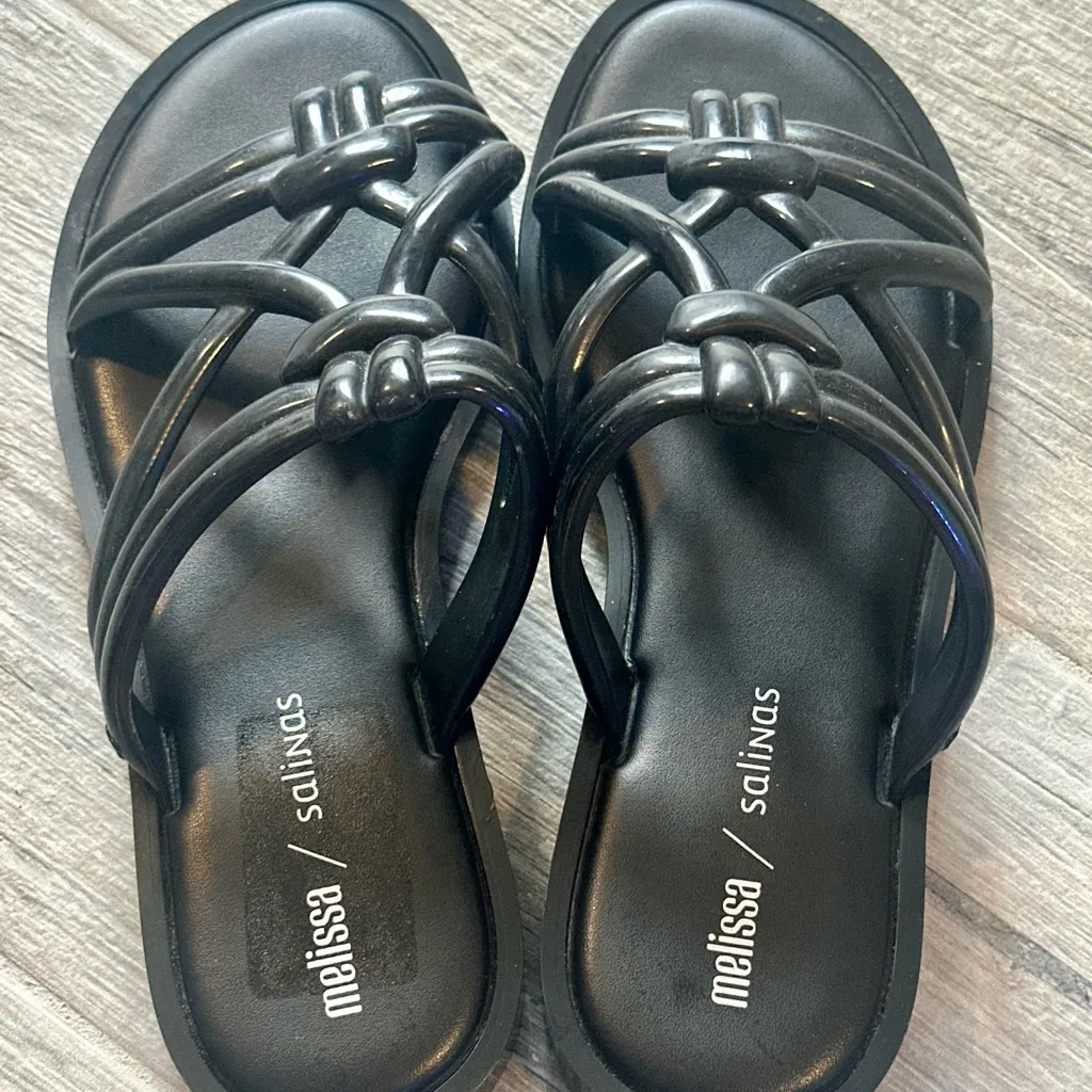 MELISSA SALINAS Women's Wave Sandals in Black - Image 2