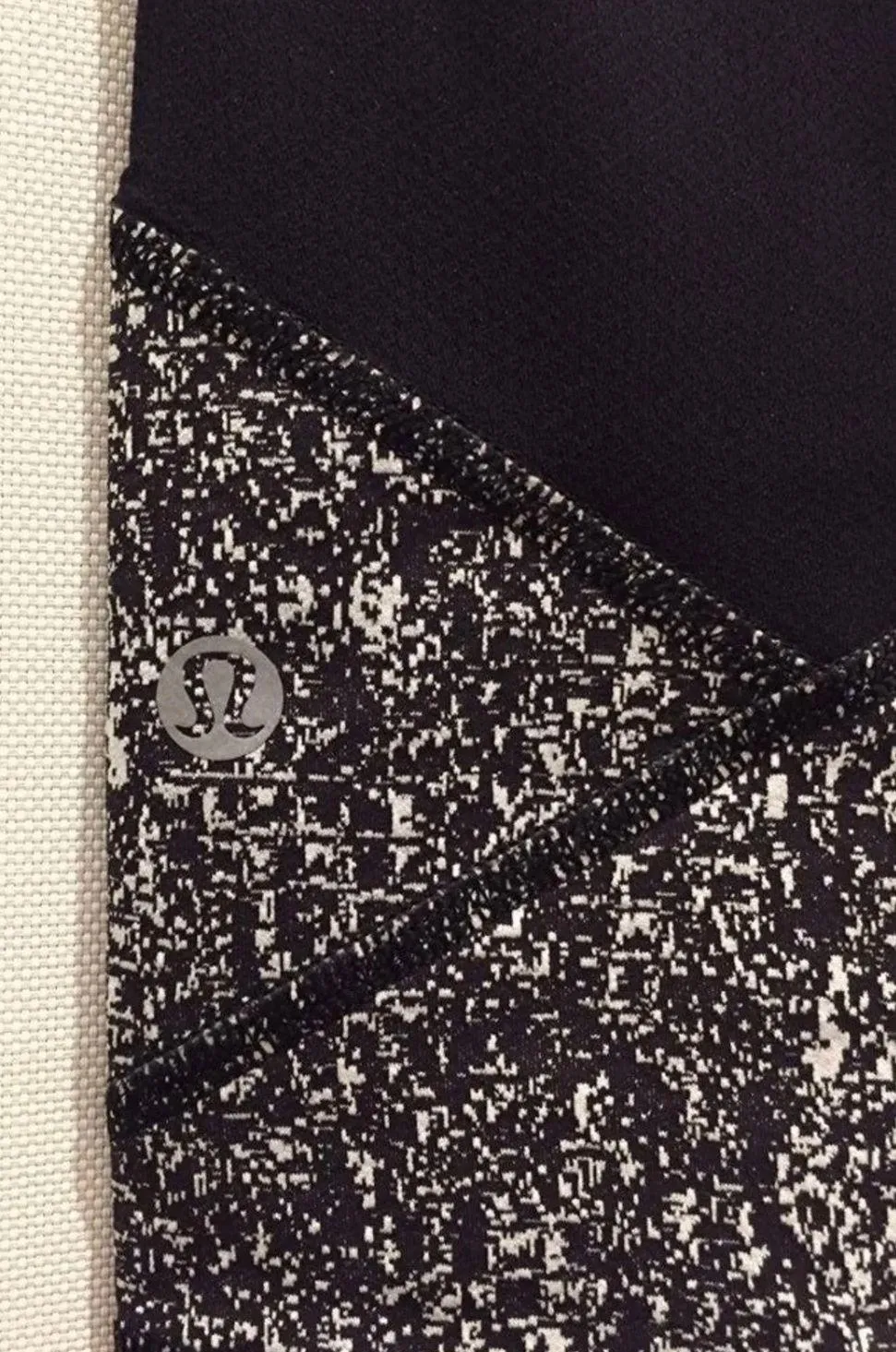 pace rival crop 22” leggings jacquard black white - Image 7