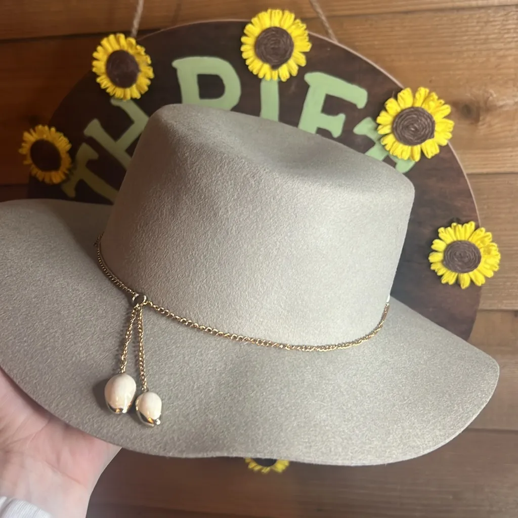 NWT Shyanne Beige Tan Wide Brim Cowgirl Boater Hat Gold Chain Shell Wool OSFA - Image 4