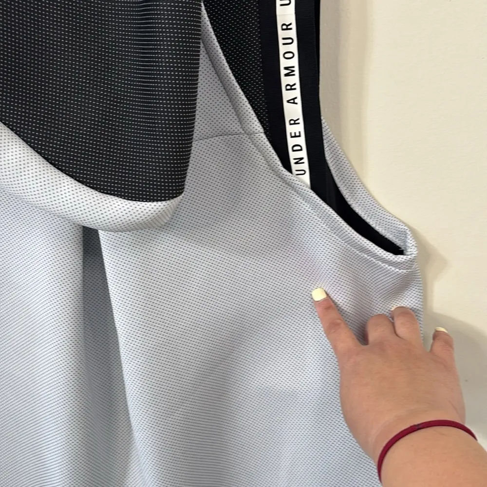 Under Armour Move Vest Size Large - Image 8