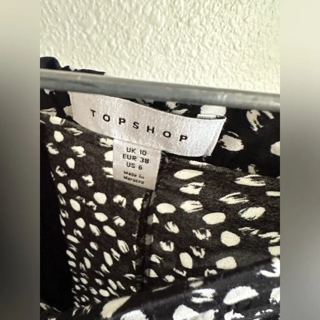 TOP SHOP Black and White Patterned skirt. - Image 3