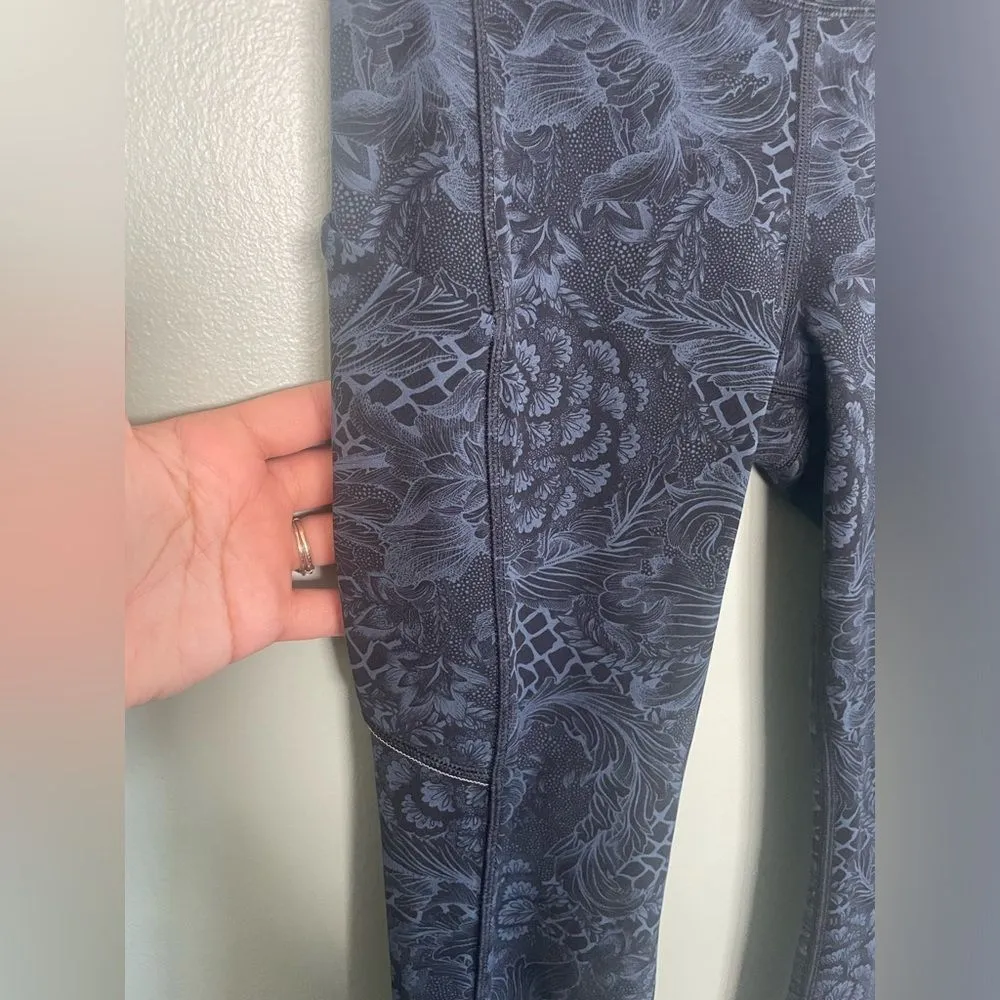 Lululemon Wunder Under Black Blue Floral High Rise Mid Calf Yoga Legging SZ 4 - Image 4