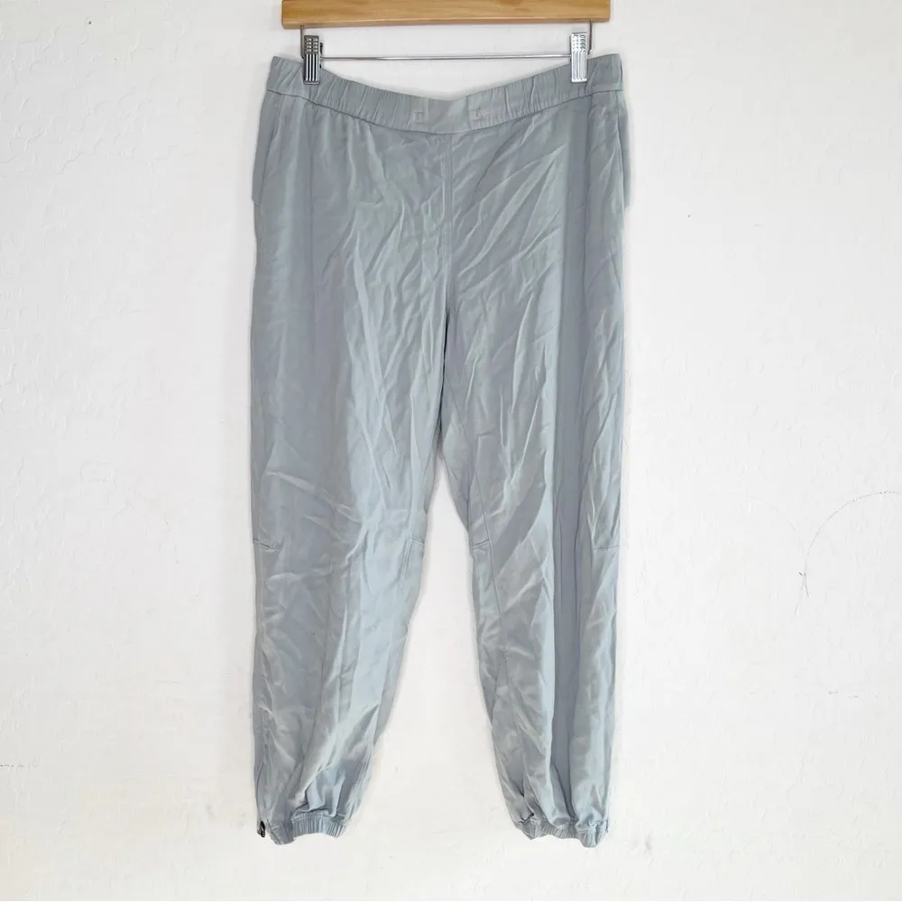 Lululemon Essential Affinity Mid Rise Jogger in Rhino Grey - Image 4