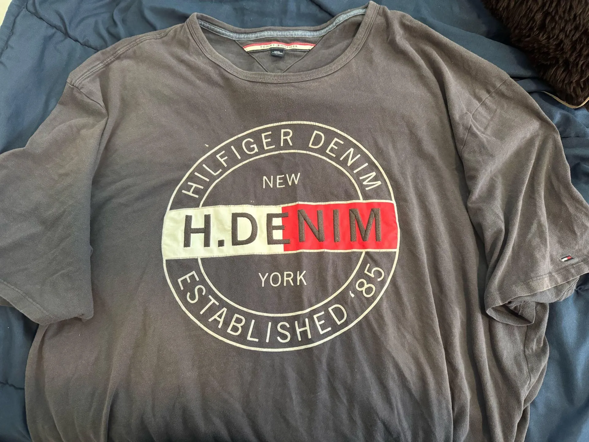 Vintage Tommy Hilfiger Tee Shirt - Image 3