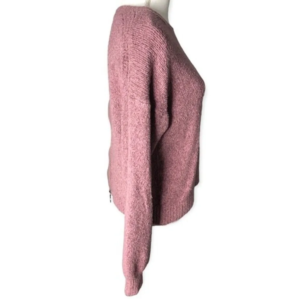 Abercrombie & Fitch Ribbed Knit Back Zip Closure Pullover Sweater - Image 43