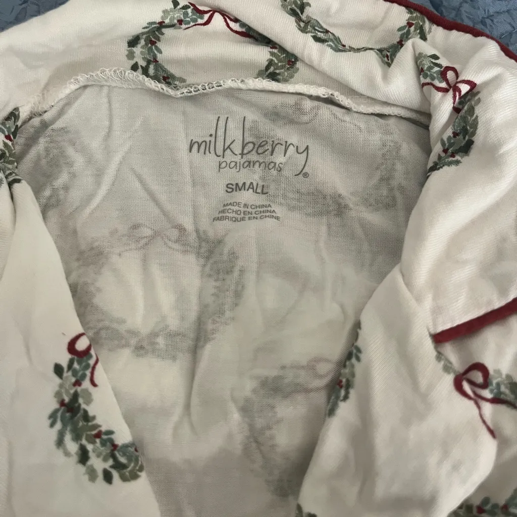 Milkberry Christmas Wreath Pajamas super soft women’s small Red - Image 4