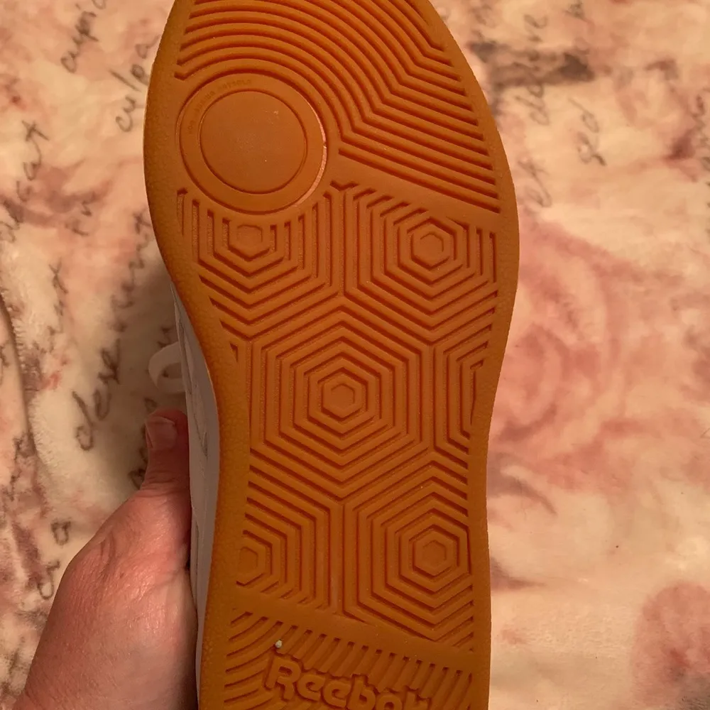 New Women’s  Club MEMT Sneakers Size 7 White Gum Sole Classic Style - Image 12