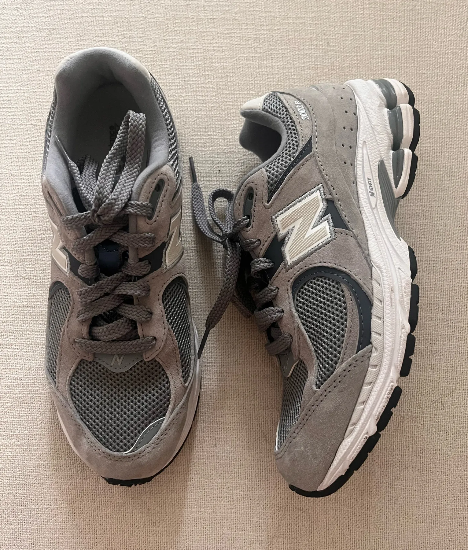 New Balance  2002R - Image 2